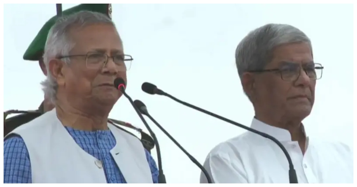 জুলাই সনদ পাঠ করছেন প্রধান উপদেষ্টা। ছবি: বিবিসি বাংলা